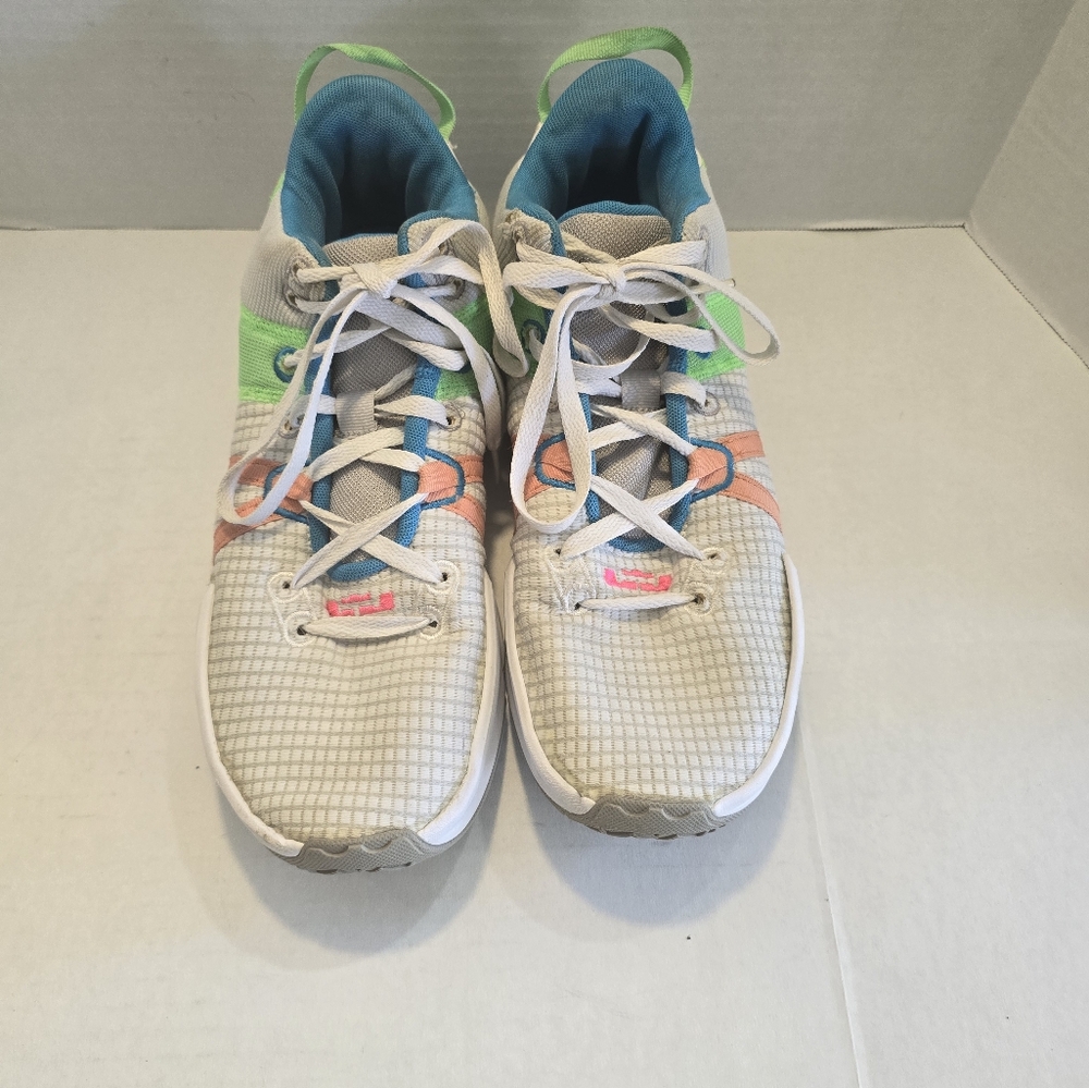 Men basketball shoes